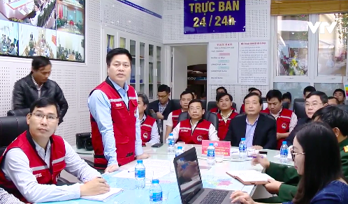 Các chuyên gia diễn tập cảnh báo sóng thần sáng nay 26.12. Ảnh: PV
