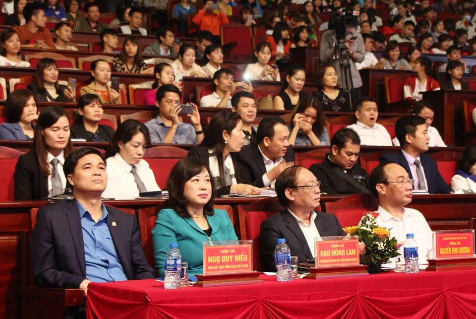 Các đại biểu tham gia chương trình. Ảnh: Trần Vương