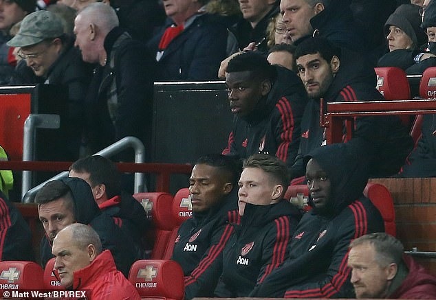 Pogba bị “đày ải” trên ghế dự bị thời HLV Mourinho còn nắm quyền.