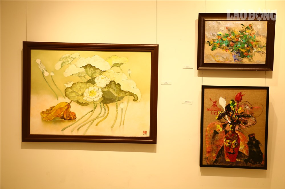 Một số tác phẩm về hoa được các họa sĩ khắc họa sinh động 