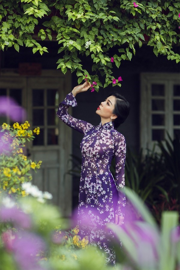 Tạo hình đậm chất cổ xưa của Lệ Quyên trong sản phẩm âm nhạc sắp ra mắt.