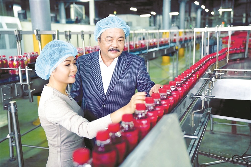 Nữ doanh nhân cùng gia đình bà đã từ chối 2,5 tỷ đô của CocaCola để giữ lại Tân Hiệp Phát và đang đưa doanh nghiệp này vươn ra thế giới mạnh mẽ.