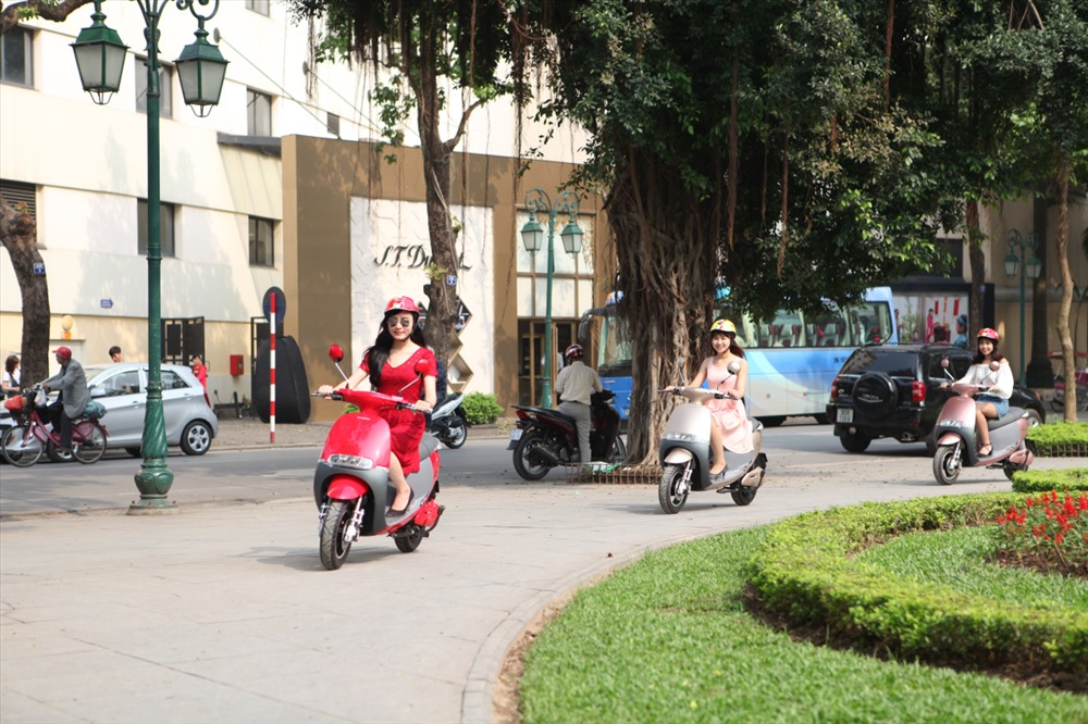 ... Trong khi thị trường xe máy điện hiện chỉ có doanh thu 12.000 tỷ đồng