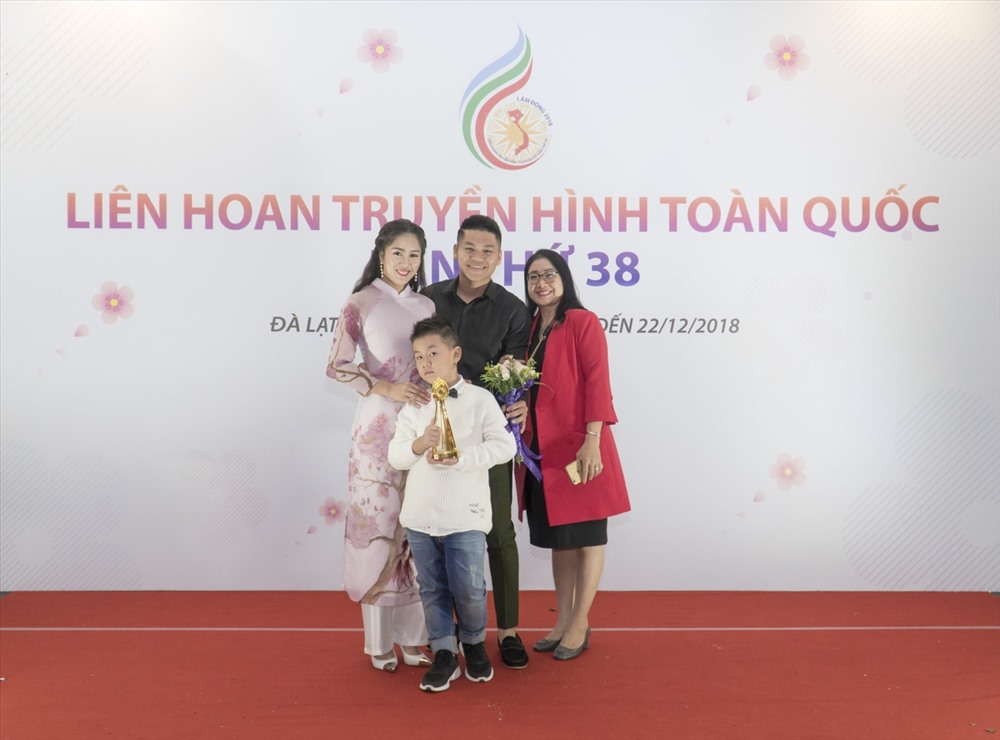 Nữ diễn viên hạnh phúc khi luôn có sự hỗ trợ của những người thân trong gia đình.