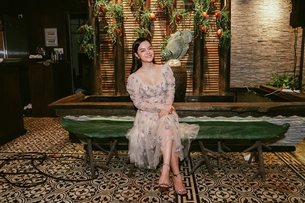 Phạm Quỳnh Anh ngọt ngào, đắm thắm.