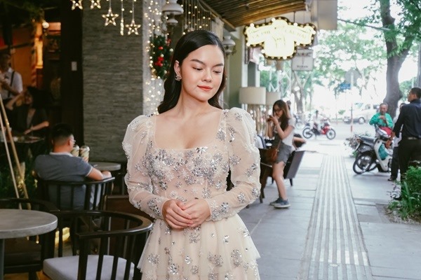 Tại buổi hội ngộ người hâm mộ, Phạm Quỳnh Anh rất xinh đẹp, tươi tắn.
