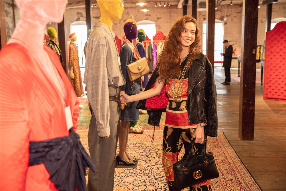 Xuất hiện tại sự kiện, Hồ Ngọc Hà nổi bật với bộ trang phục cá tính từ bộ sưu tập Xuân-Hè 2019.