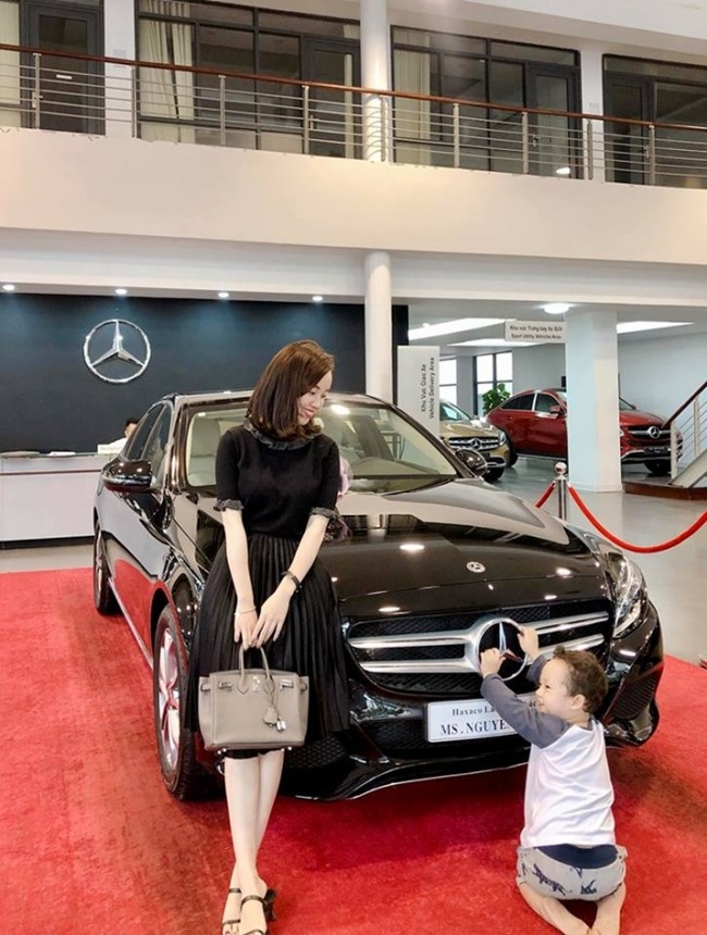 Chiếc xe sang mới “tậu” của Ly Kute.