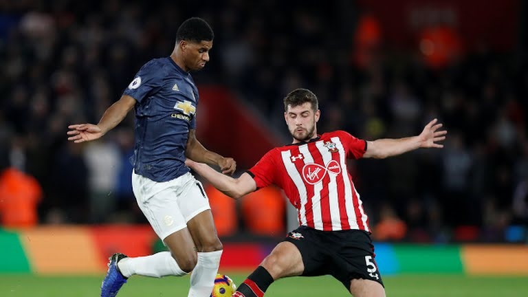 Rashford (phải) vẫn chưa thể trở thành ngôi sao lớn. Ảnh: Reuters.