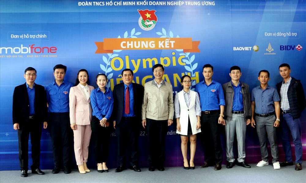 Đoàn dự thi của Đoàn Thanh niên Tập đoàn cùng các lãnh đạo Tập đoàn