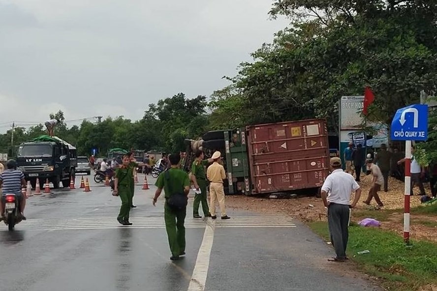 Hiện trường vụ tai nạn nghiêm trọng. Ảnh: Hưng Thơ.