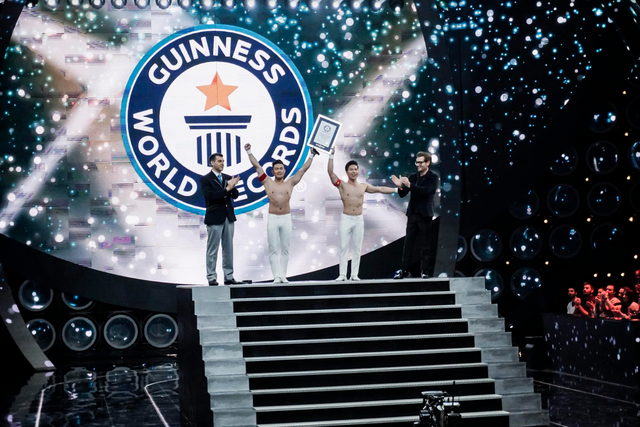 Quốc Cơ Quốc Nghiệp nhận bằng xác lập Kỷ lục Guinness Thế giới.