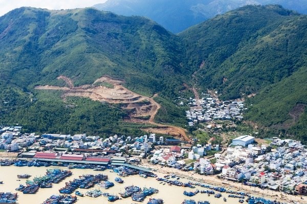 Dự án Khu biệt thự Haborizon Nha Trang nằm kề khu dân cư Xóm Núi, thôn Thành Phát, xã Phước Đồng, Nha Trang. Ảnh: PV