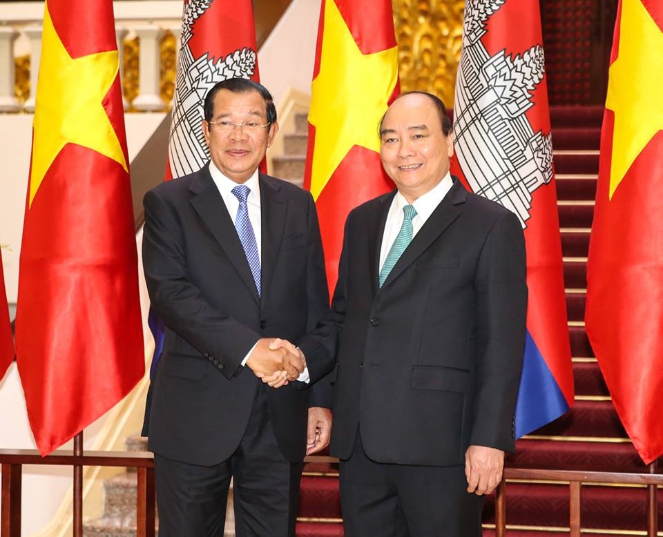 Chuyến thăm cũng nhằm tăng cường hợp tác kinh tế, thương mại, đầu tư, hợp tác biên giới giao thông vận tải... giữa Việt Nam - Campuchia. Ảnh: Sơn Tùng. 