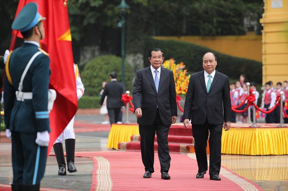 Đây là chuyến thăm chính thức Việt Nam lần đầu tiên của Thủ tướng Samdech Techo Hun Sen, sau khi Campuchia thành lập Chính phủ nhiệm kỳ VI tháng 9.2018, diễn ra trước thềm kỷ niệm 40 năm chiến thắng chế độ diệt chủng (7.1.1979-7.1.2019). Ảnh: Sơn Tùng. 