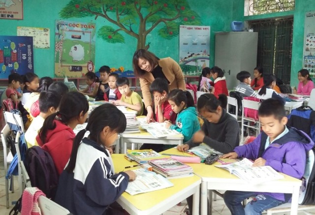 Giáo viên Trường Tiểu học Kim Long luôn tận tình với học sinh. Ảnh: Nguồn Trường Tiểu học Kim Long