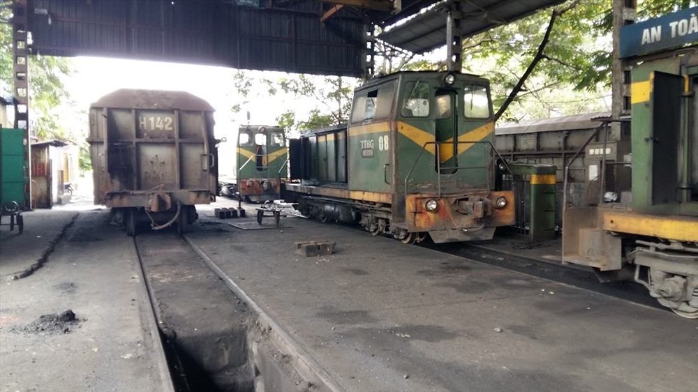 Những ngày làm việc cuối cùng của xưởng sửa chữa đầu máy, thuộc Phân xưởng vận tải đường sắt. Ảnh: Nguyễn Hùng