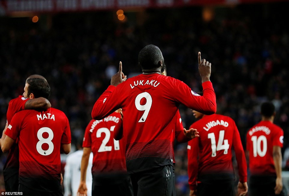Lukaku đã ở gần cánh cửa rời Old Trafford? Ảnh: EMPICS & Reuters.
