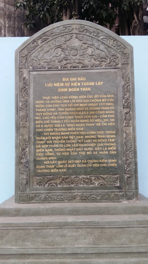 Bia lưu niệm sự kiện thành lập “Binh đoàn Than” tại bến phà Bãi Cháy cũ (phía Hòn Gai, TP.Hạ Long). Ảnh: N.H