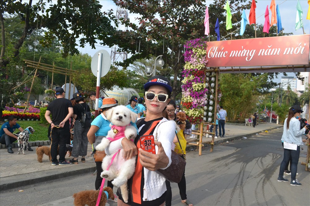 Seifie với chú chó của mình. Ảnh: Châu Tường