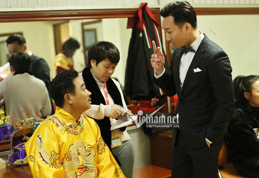 MC Thành Trung dù không tham gia Táo Quân năm nay nhưng cũng đến cổ vũ các đồng nghiệp anh chị.
