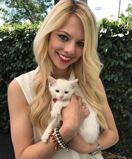 Tuy nhiên, điều đáng tiếc là Alexa Scimeca Knierim đã lấy chồng và ông xã Chris Knierim của Alexa chính là người sẽ cùng cô thi đấu tại Thế vận hội năm nay.