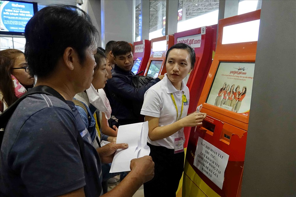 Nhờ được hướng dẫn cụ thể, lượng hành khách check in online tăng lên tới 40% và góp phần giảm tải đáng kể tại sân bay.