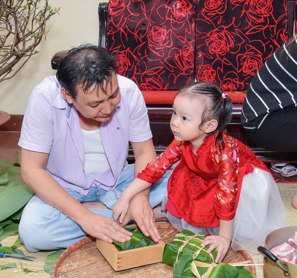Chồng chị là một doanh nhân thành đạt nhưng vẫn sẵn sàng “mướt mồ hôi” phụ chị trong hoạt động này.