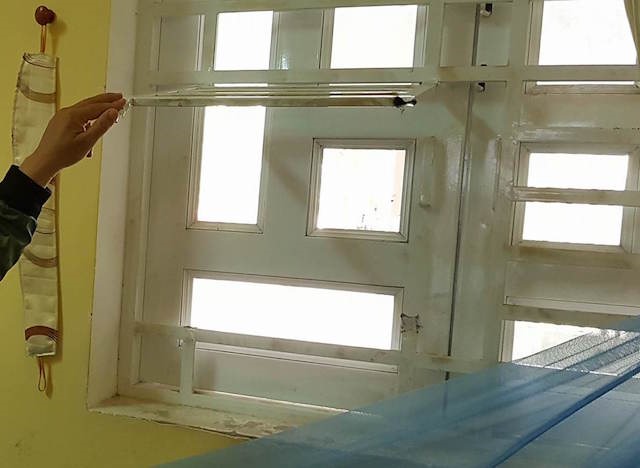 Hiện trường nhà chị Ánh bị trộm cạy phá để đột nhập (ảnh: P.V)