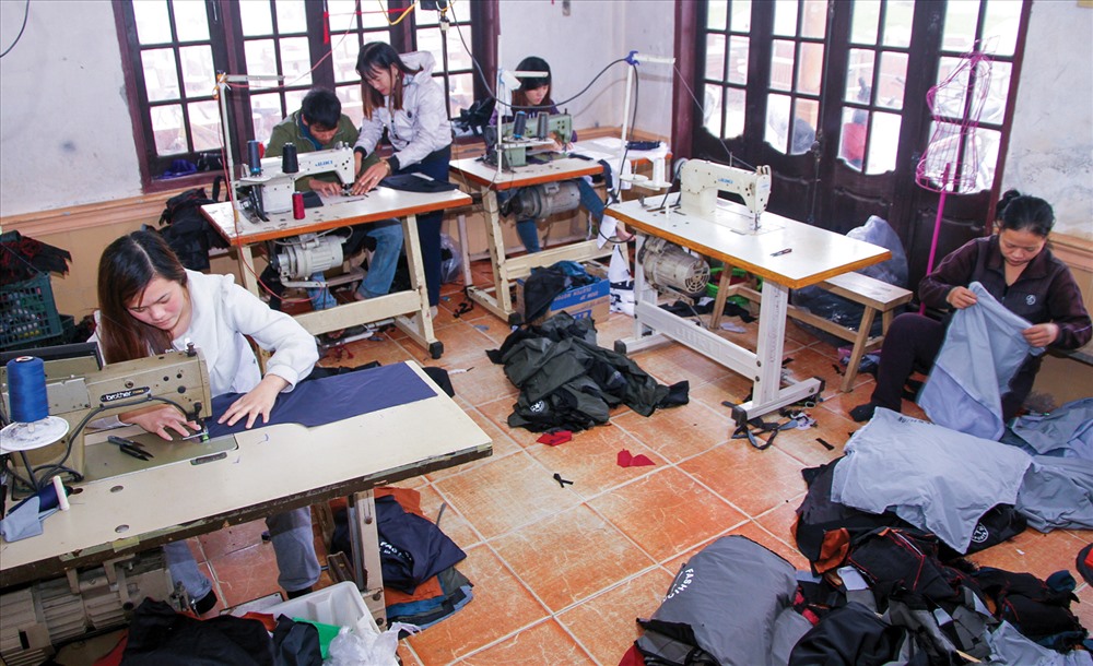 Bên trong xưởng may Hồng Luyện. Ảnh: Hàn Nguyên.