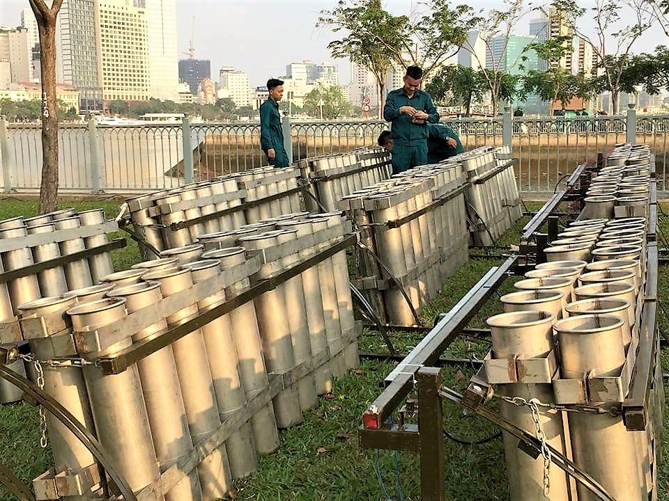 Tối nay, sẽ có hàng nghìn quả pháo hoa nghệ thuật bay lên, thắp sáng bầu trời khu trung tâm TPHCM. Ảnh: T.S