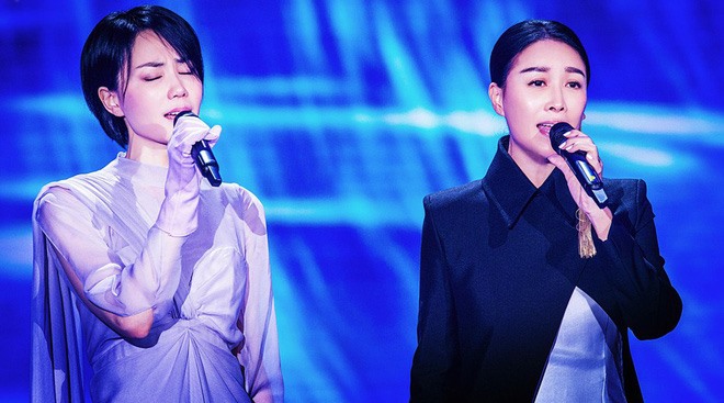 Trước đó, trên các kênh truyền hình cũng phát sóng chương trình Gala cuối năm của Trung Quốc “Xuân Vãn” - chương trình thu hút khoảng 700 triệu người xem mỗi đêm giao thừa.