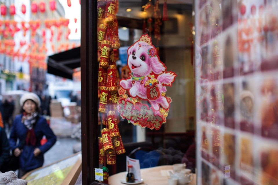 Tại Hong Kong, mọi người thường đổ tới Công viên Victoria để đón giao thừa. Ảnh: AFP.