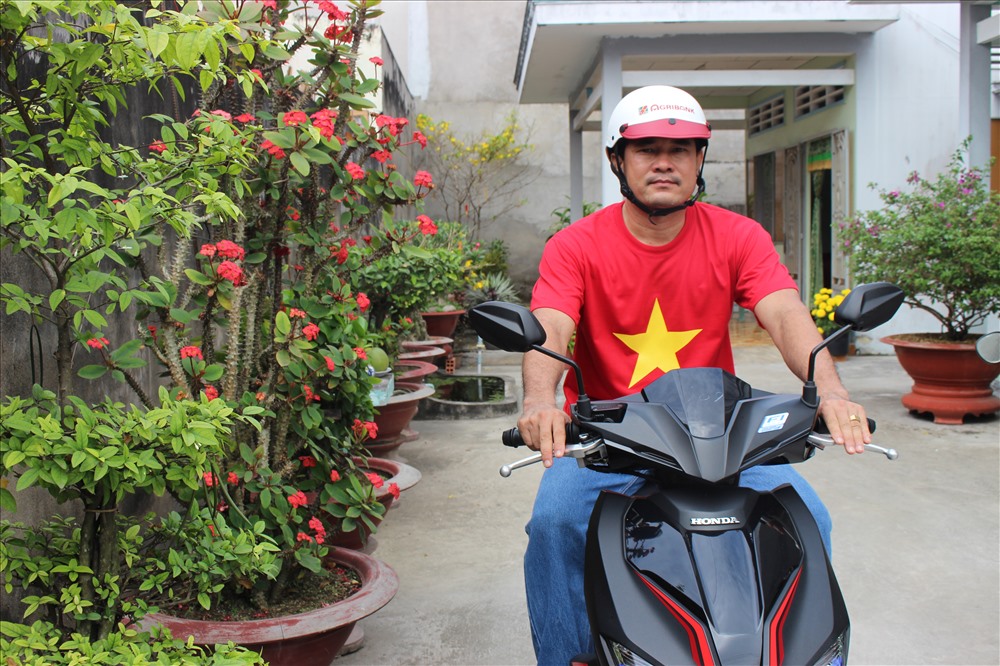 Anh Cường với bộ cánh trong ba ngày tết.