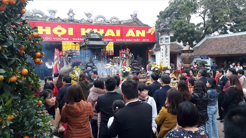 Năm mới đi chùa cầu nhiều điều may mắn tốt lành - dường như trở thành nét đẹp truyền thống mỗi dịp Xuân về