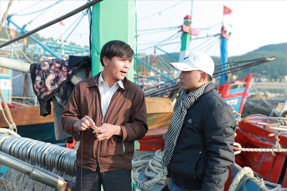 Anh Trương Tam Thành chủ tàu cá ở xã Diễn Bích cho biết: “Khó khăn cũng phải bám biển, vì biển là nhà là cuộc sống của gia đình tôi”. ảnh: Nguyễn Tý
