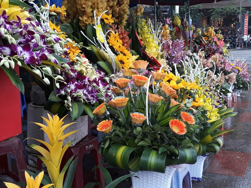 Sắc hoa rộn ràng trên TP cảng