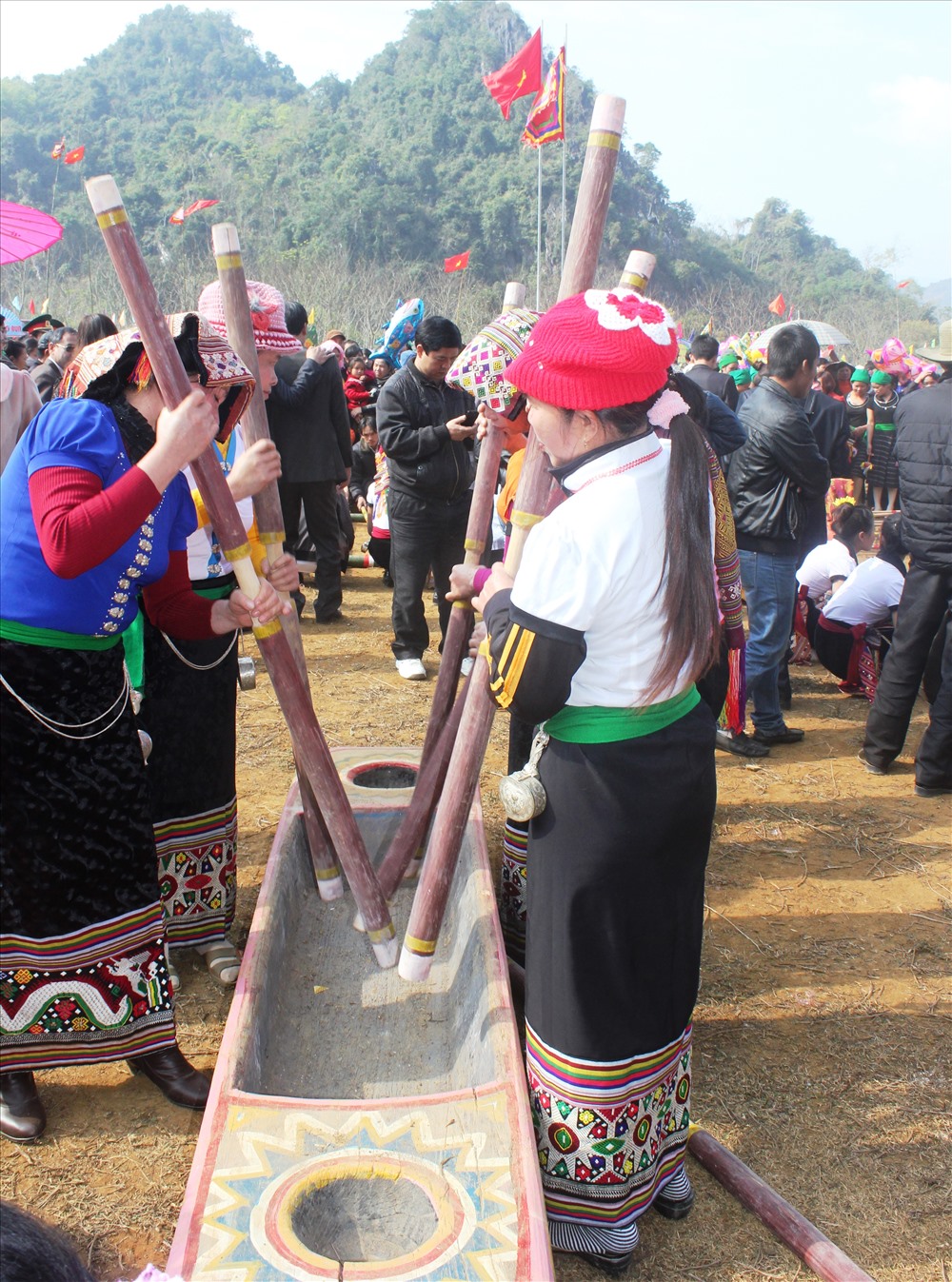Khắc luống trong lễ hội ở miền Tây xứ Nghệ. Ảnh: Quang Đại