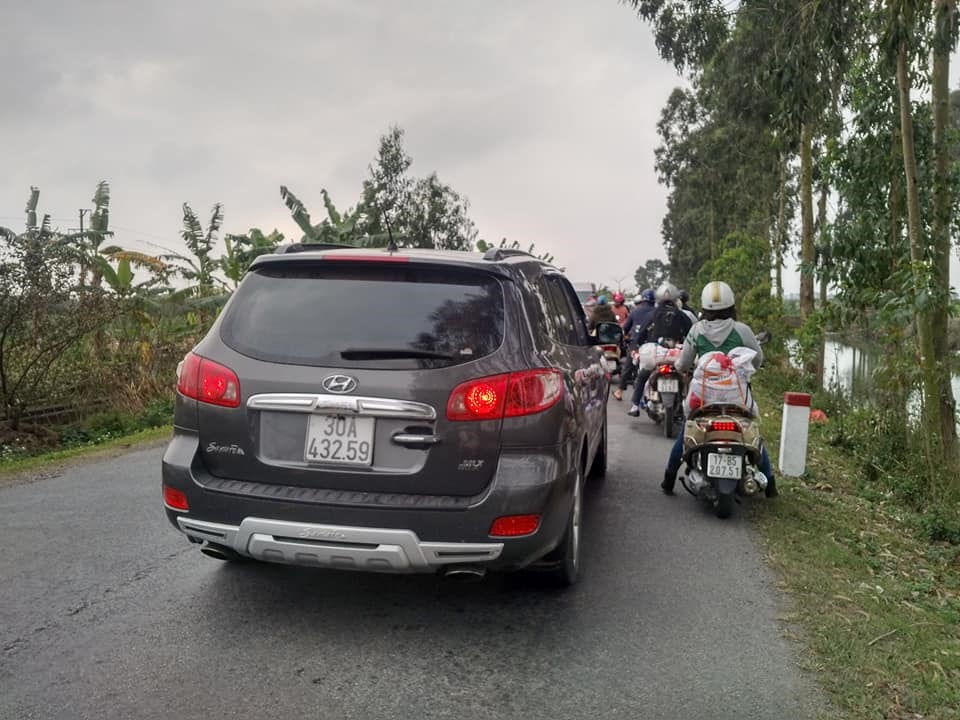 Các tuyến đường về Hà Nội đều có sự ùn ứ nhẹ.