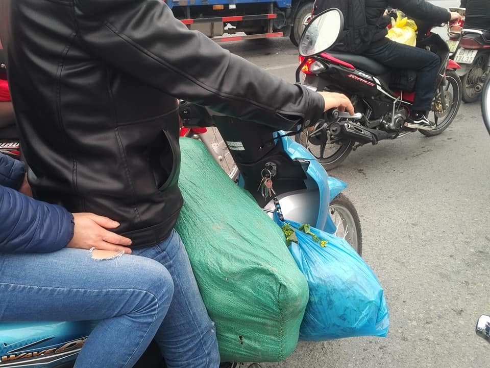 Lỉnh kỉnh những món đồ mang theo.