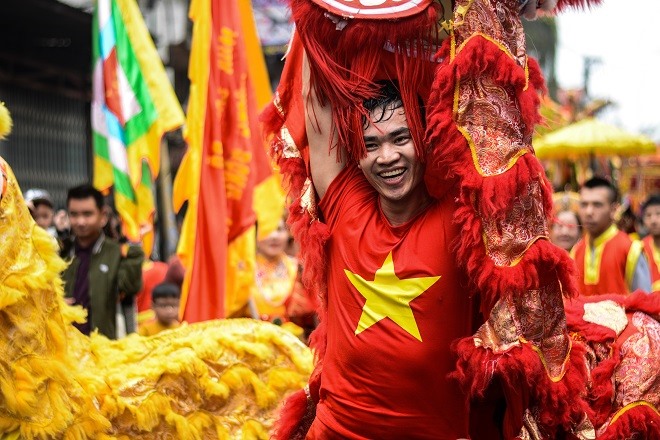 Theo Tiến (18 tuổi) – một thành viên trong đội múa lân chia sẻ: “Em rất vui vì được tham dự và là một phần trong lễ hội. Chúng em sẽ tiếp tục kế thừa và phát huy lễ hội truyền thống này của quê hương mình”