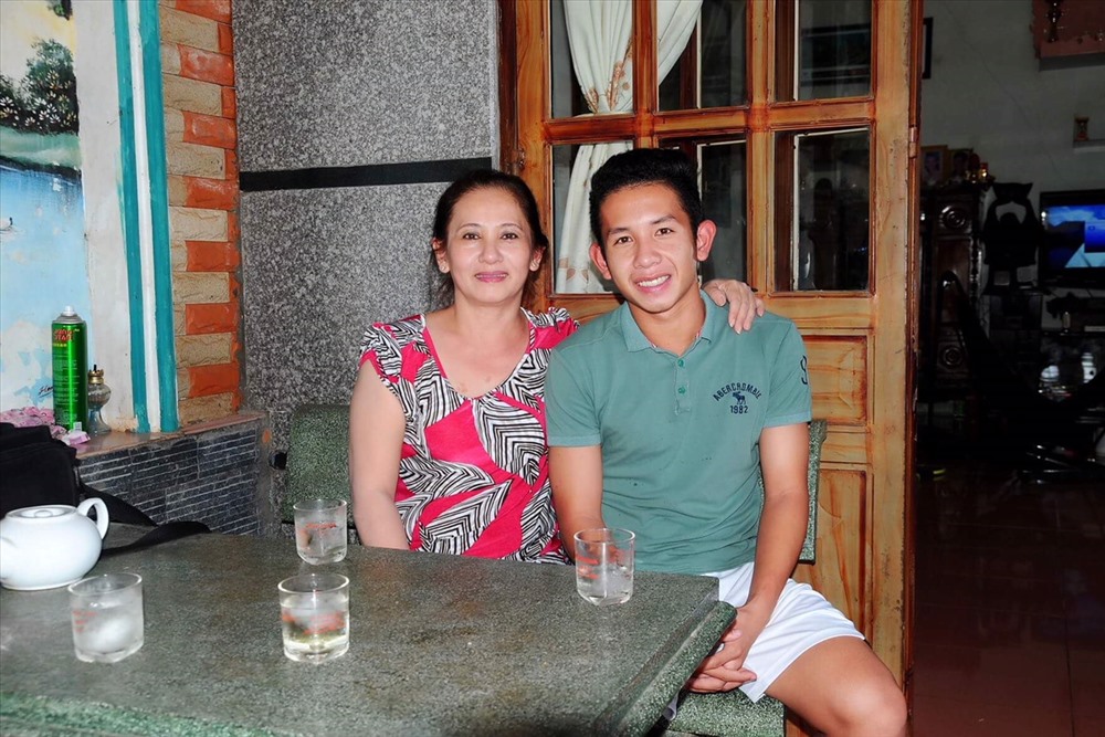 Bên mẹ. Ảnh: Quang Hùng