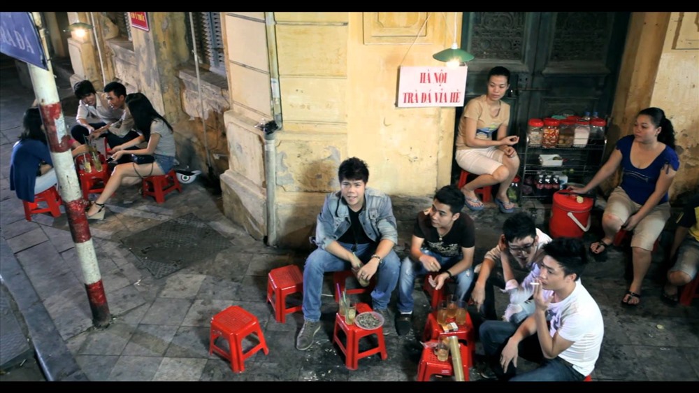Trà đá vỉa hè còn đi cả vào âm nhạc. Ảnh minh họa
