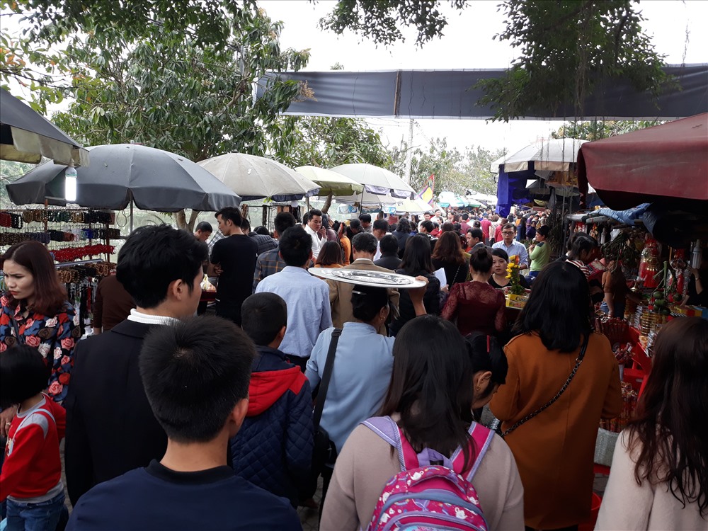 Nhiều người cho rằng, đền ông Hoàng Mười tại Nghệ An là ngôi đền linh thiêng và quan trọng mỗi dịp đi lễ đầu năm. ảnh:HQ