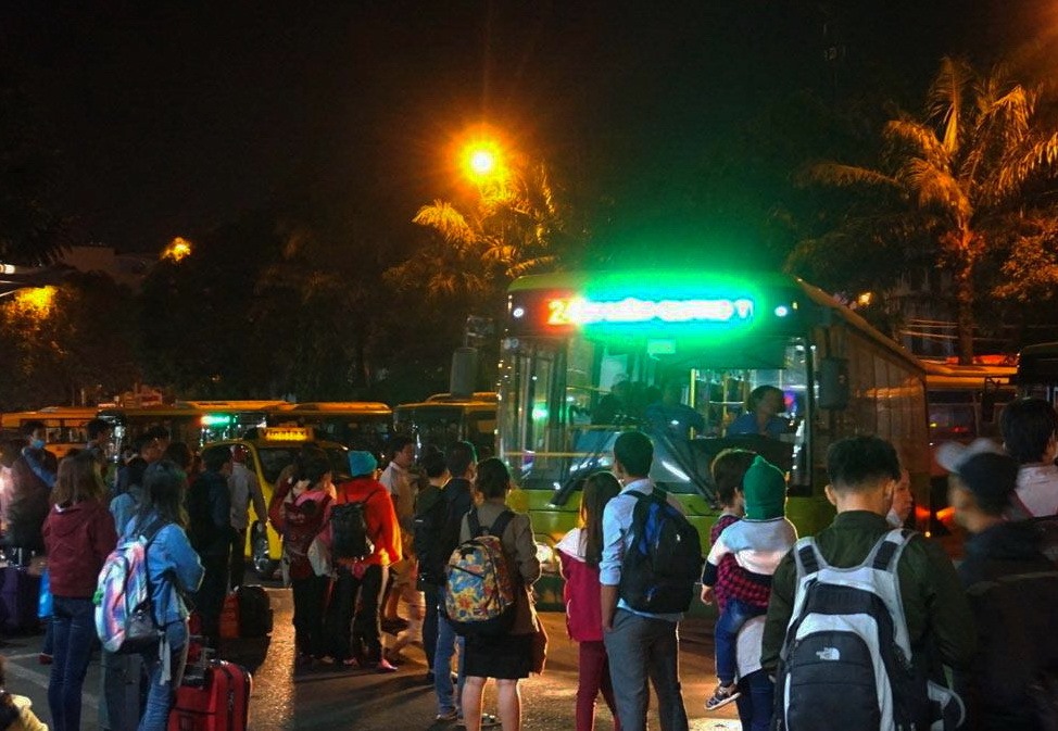 Sau một mùa tết, nhịp sống ở Sài Gòn lại tấp nập, chào đón những con người từ tứ xứ đổ về.