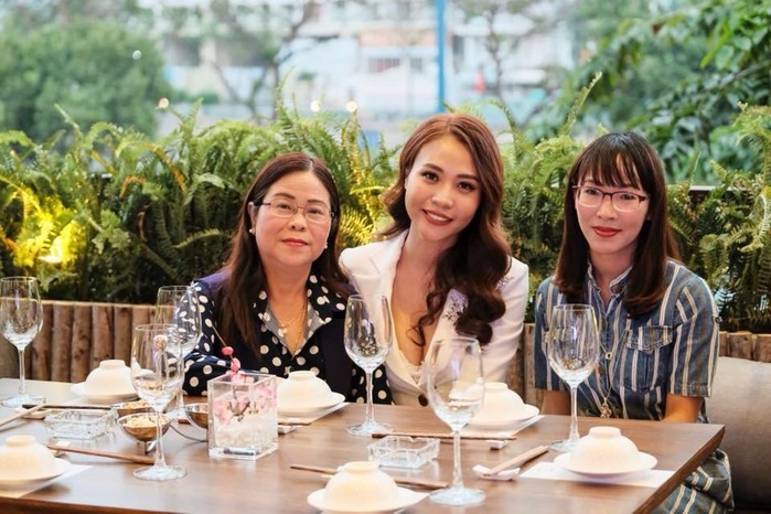 Đàm Thu Trang không chụp ảnh cùng Cường Đô La