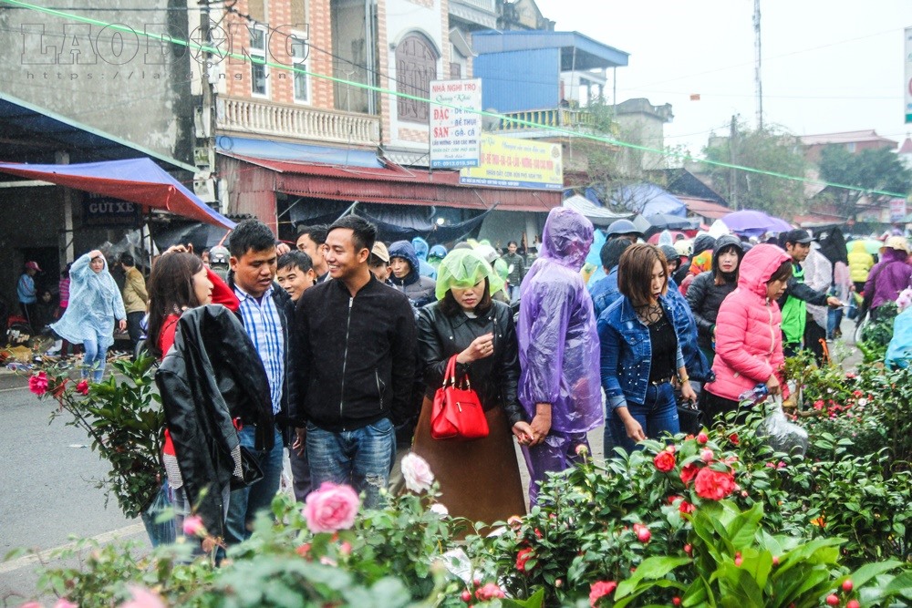 Điều đặc biệt là trong chợ Viềng người mua, kẻ bán đều rất thoáng vì lý do bán được cũng may và mua được cũng may