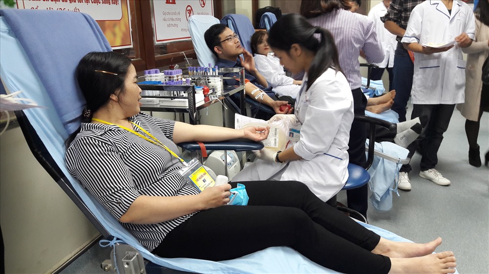 Nhiều người dân háo hức đi hiến máu đầu xuân (Ảnh: T.Linh)