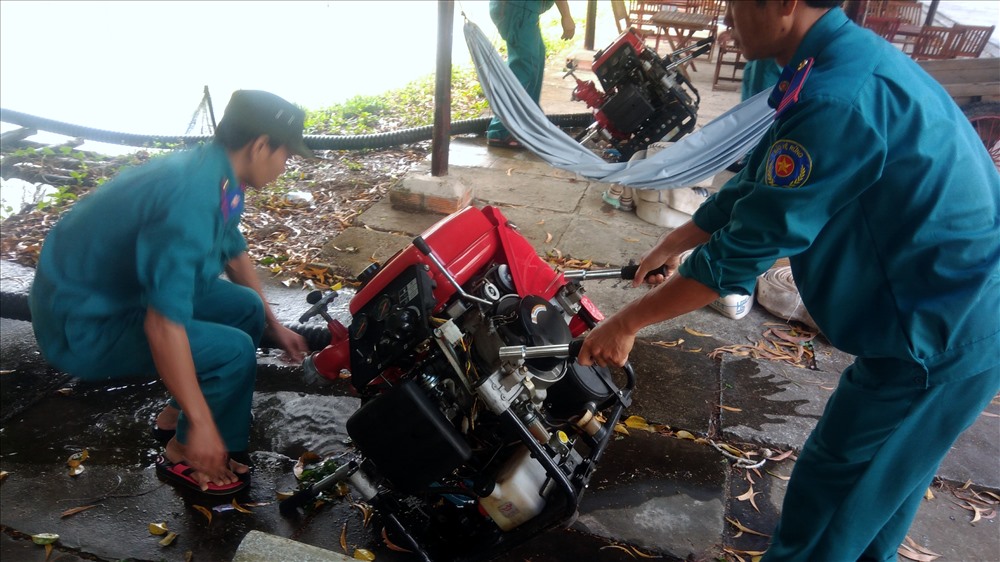 Thường xuyên kiểm tra máy móc, phương tiện (ảnh Nhật Hồ)
