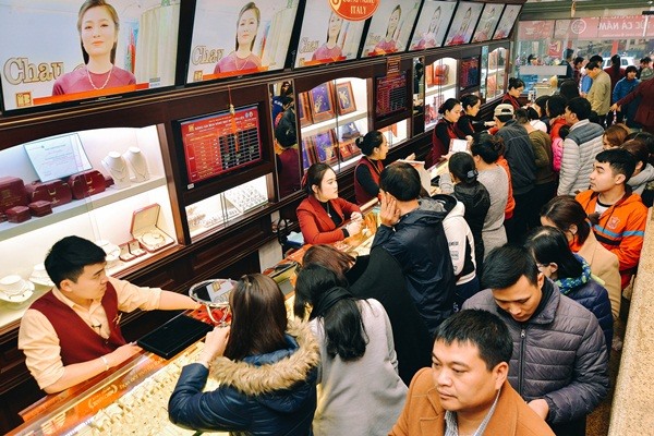 Theo quan niệm dân gian, việc mua vàng vào ngày vía thần tài sẽ mang lại nhiều may mắn